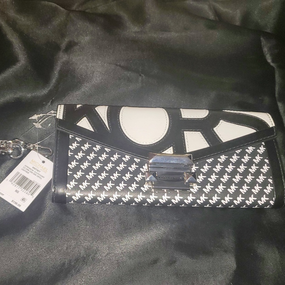 Michael Kors Logo Carryall Wallet